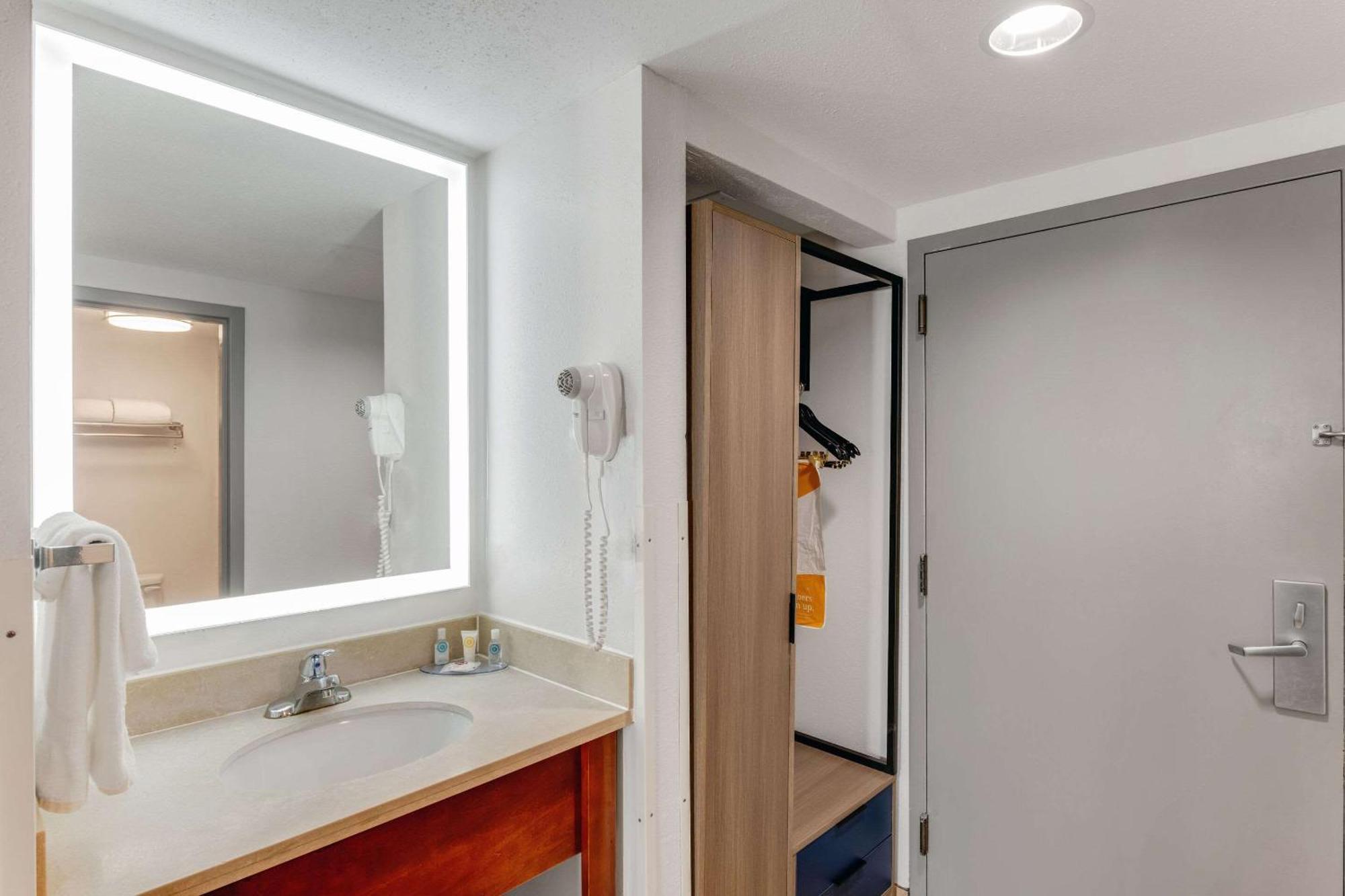 Comfort I-85 Inn 3*